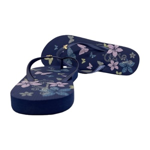 Tongs à talon compensé avec imprimé de fleurs brillantes, pour femmes, sandales jetables à la mode, collection - Product Image 4