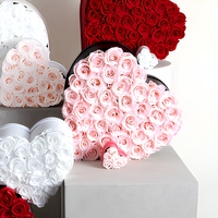 Petite boîte cadeau en forme de cœur avec rose éternelle de 3-4 cm, fleur séchée, décoration florale de table pour la Saint-Valentin et la Fête des Mères