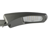 Lampadaire LED YUMRAY certifié CE ETL IK08 IP66 avec boîtier en aluminium, télécommande et variateur d'intensité, garantie 5 ans pour usage routier