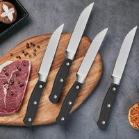 Ensemble professionnel de 8 couteaux à steak dentelés en acier inoxydable, 4,5 pouces, manche en plastique noir