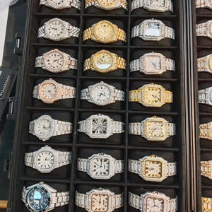 Reloj de lujo con moissanita totalmente engastada en tono plateado pulido, diseñado para un estilo audaz, elegante y moderno de joyería hip hop. - Product Image 1