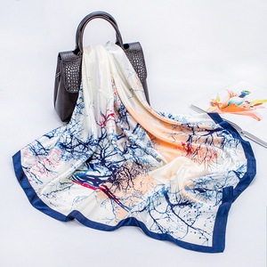 Bufanda de seda cuadrada de 90*90cm con estampado de puntos redondos en blanco y negro de estilo Vintage europeo y americano para el verano - Product Image 3