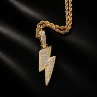 Collier en laiton avec pendentif éclair bicolore entièrement pavé de zircons micro-pavés, tendance pour hommes, style hip-hop et rappeur