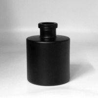 Bouteilles d'huile essentielle HONGYU de luxe en verre blanc dépoli rond 150 ml, forme plate, bouchon en caoutchouc, diffuseur à bâtonnets, vente en gros