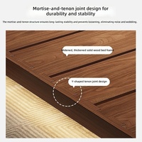 Cama matrimonial king size con cajones, de madera maciza, estilo moderno de mediados de siglo, con estructura de suelo y almacenamiento.