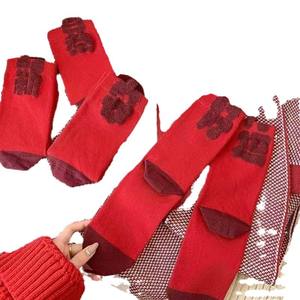 جوارب الخريف الحمراء الاحتفالية للرجال والنساء، جوارب مريحة ثلاثية الأبعاد من البوليستر لتعزيز الثروة - Product Image 5