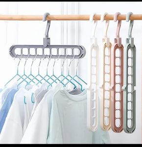 Estante de Almacenamiento Multifuncional de Plástico con Nueve Orificios, Percha Mágica Plegable para Ropa - Product Image 4