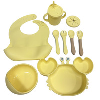 Ensemble d'alimentation pour bébé en silicone, 9 pièces, comprenant des bols à ventouse et des assiettes divisées, un bavoir réglable, des ustensiles, des cuillères et des fourchettes, une tasse