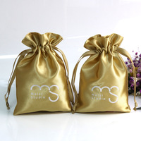 Sac à cordon en tissu de satin doré sac d'emballage en tissu de soie de stockage de cordon sac de satin cadeau de maquillage approvisionnement par lots d'usine