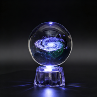 Boule de cristal de la galaxie gravée au laser 3D avec base lumineuse LED, lampe de table sphère de cristal ciel spatial, décoration astronomique