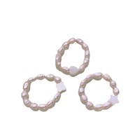 Modischer Retro Handgefertigter Elastischer Ring mit Natürlichen Süßwasser-Liebesperlen Luxuriöser Kleeblatt-Sternförmiger Weißer Perlenring für Damen