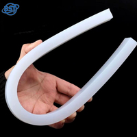 Vente en gros de bandes carrées en silicone solide Barres d'étanchéité en caoutchouc antidérapantes résistantes à la chaleur/au froid Barres d'étanchéité en plastique extrudé Modelage coupé à la taille