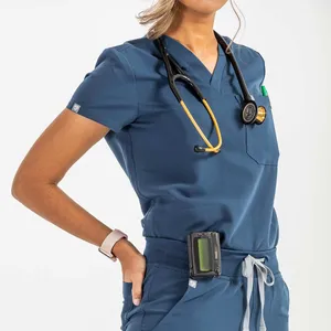 L'assistenza sanitaria alla moda sfrega l'insieme di professione d'infermiera dei jogging L'uniforme 2022 dell'infermiera del rayon disegna l'allattamento su misura unisex con le tasche