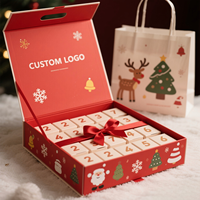 Boîte de calendrier de l'avent de Noël portable rouge avec logo personnalisé, 24 compartiments, imprimé renne et Père Noël, boîte rigide à rabat pour compte à rebours de Noël
