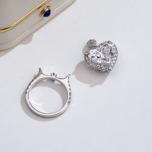 Bague et pendentif de luxe pour femme en diamant synthétique de laboratoire taille cœur certifié IGI, en platine PT950, modèle MSR-2049 - Product Image 3