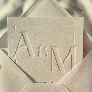 Invito Matrimoniale Minimalista con Iniziali in Rilievo, 'Save the Date', su Carta di Cotone Bianca o Avorio 250-600gsm, Inviti Eleganti - Product Image 6