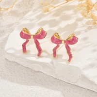 Pendientes de botón con lazo de cinta en forma de gota de aceite rosa dulce, de aleación de zinc en tono dorado, con lazo 3D y efecto perla, para perforación de oreja.