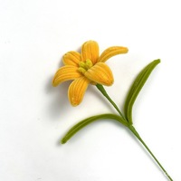 Bunga Lily Artifisial Laris Manis, Bunga Plush Batang Tunggal Terpilin untuk Dekorasi Rumah