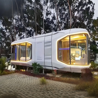 Maison capsule spatiale étanche avec tuiles de toit et salles de douche, villa modulaire préfabriquée de luxe en conteneur