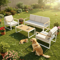 Ensemble de mobilier d'extérieur moderne et minimaliste en aluminium 5 pièces avec table aspect bois pour hôtels et parcs, idéal pour la cour et le bord de piscine
