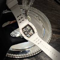 La montre de style rock la plus luxueuse en or avec tourbillon RM 66 "Devil's Horn" en fibre de carbone, édition limitée.