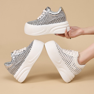 Chaussures décontractées à semelle épaisse de style coréen pour femmes, nouvelle collection 2026, baskets blanches en maille tissée, souples, respirantes et polyvalentes - Product Image 5