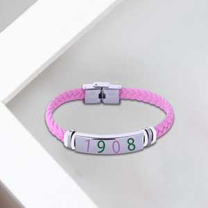 Acero inoxidable y cuero Fabricación Sorority Alpha Diseño inspirado Tono rosa y verde Año de Fundación 1908 Pretty Girl Bangle - Product Image 2