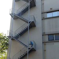 Escaliers d'évacuation en cas d'incendie |   Escaliers en acier pour sorties de secours avec garde-corps de sécurité conformes aux normes ISO