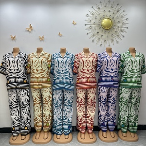 Ensemble 2 pièces pour <span class=keywords><strong>femme</strong></span> : chemise à manches courtes à col revers et <span class=keywords><strong>pantalon</strong></span> large à imprimé tribal tourbillonnant, idéal pour les tenues décontractées. - Product Image 3