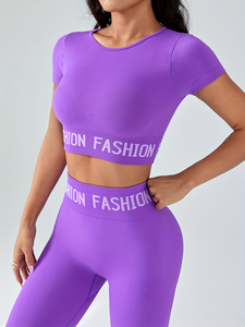 महिला स्लिम फिट जिम लेगिंग छोटी आस्तीन फसल शीर्ष योग सेट योग ने सामने के लोगो प्रिंट - Product Image 1