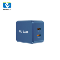 Chargeur rapide universel 45W avec deux ports Type-C, design pliable, matériau PC ignifuge, conformité PD/FCP, protection contre les surcharges