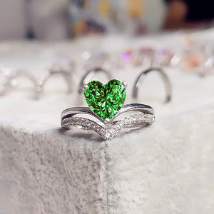 Anillo de compromiso H304 con moissanita en forma de corazón, plata 925 con engaste pavé para mujer - Product Image 3