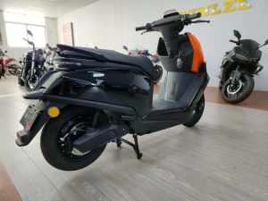 สกู๊ตเตอร์ไฟฟ้าแบบสปอร์ต 60v 72v ความเร็วสูง มอเตอร์ไซค์ไฟฟ้าสำหรับผู้ใหญ่ 2000w 80 กม./ชม. มอเตอร์ไซค์ไฟฟ้าสำหรับขาย - Product Image 4