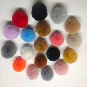 Boule de Fausse Fourrure de Lapin Accessoires Breloques Douces 7/8cm Fourrure de Ponpon de Lapin Moelleux DIY - Product Image 1