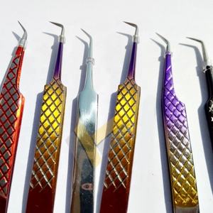 Pinzas de volumen de agarre de diamante con logotipo personalizado, acero inoxidable recubierto con plasma multicolor para extensión de pestañas sostenible, Punta puntiaguda - Product Image 3