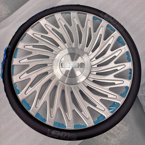ฝาครอบพวงมาลัย LENZIO ขนาด 15 นิ้ว สีทอง/สีเงิน - Product Image 4