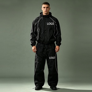 Set Sportivo Personalizzato per Uomo: Felpa con Zip Riflettente 3m e Pantaloni in Nylon, Giacca Antivento e Tuta da Jogging - Product Image 3