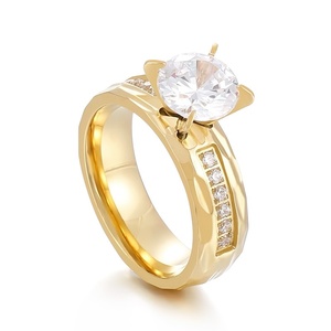 Bague de couple en acier inoxydable plaqué or 18 carats avec zircon cubique taille princesse, design de luxe, tendance et classique, vente en gros - Product Image 3