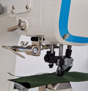 Máquina <span class=keywords><strong>de</strong></span> coser industrial Jack S7 <span class=keywords><strong>de</strong></span> arrastre por rodillos, computarizada, <span class=keywords><strong>de</strong></span> puntada <span class=keywords><strong>de</strong></span> seguridad - Product Image 4