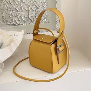 Bolso bandolera versátil con diseño personalizado, bolso pequeño informal y moderno, bolso tote. - Product Image 1