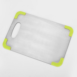 <span class=keywords><strong>Tagliere</strong></span> creativo per la casa <span class=keywords><strong>in</strong></span> <span class=keywords><strong>acciaio</strong></span> inox con angolo <span class=keywords><strong>in</strong></span> Silicone addensato <span class=keywords><strong>in</strong></span> plastica per carne e frutta - Product Image 5