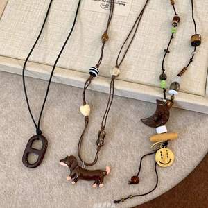 Retro lindo dibujos animados salchicha Dachshund perro colgante collar para mujer - Product Image 1