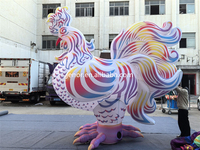 Poulet gonflable géant coloré coq gonflable d'éclairage pour la publicité de l'événement Pride Parade