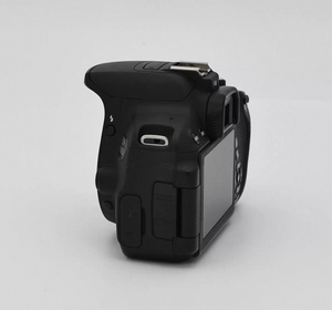 18MP + autofocus croisé à 9 points — la 650D est la première reflex numérique à écran tactile, un véritable classique ! - Product Image 6