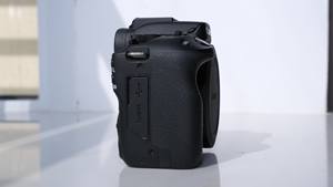 Appareil photo hybride APS-C <span class=keywords><strong>Canon</strong></span> EOS-<span class=keywords><strong>R50</strong></span> 24,2 MP avec vidéo 4K UHD, écran de 2 à 3 pouces et carte SD (95 % neuf) - Product Image 6