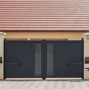 Portails pliants automatiques électriques extérieurs sur mesure, à lames ou à battants, avec portes latérales - Product Image 1
