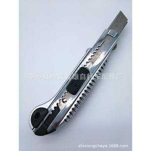 Cuchillo Multiusos con Hoja de Acero Inoxidable, 5 Cuchillas Incluidas, Herramienta Multiusos para Cortar, Empacar y Desempacar - Product Image 4