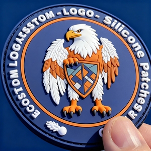 Горячая распродажа, силиконовые нашивки на заказ, ПВХ, резиновые этикетки, вышивка из синели для одежды, шляпа, оптовая продажа - Product Image 1