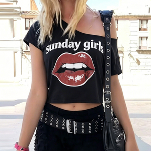 T-shirt graphique Y2K pour femme, crop top asymétrique à épaules dénudées avec imprimé lèvres rouges, streetwear décontracté à manches courtes - Product Image 4