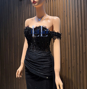 Elegante Vestido Negro de Mujer con Hombros Descubiertos - Vestido de Fiesta Sirena con Cuerpo Adornado con Cuentas de Lujo de Vietnam - Product Image 2